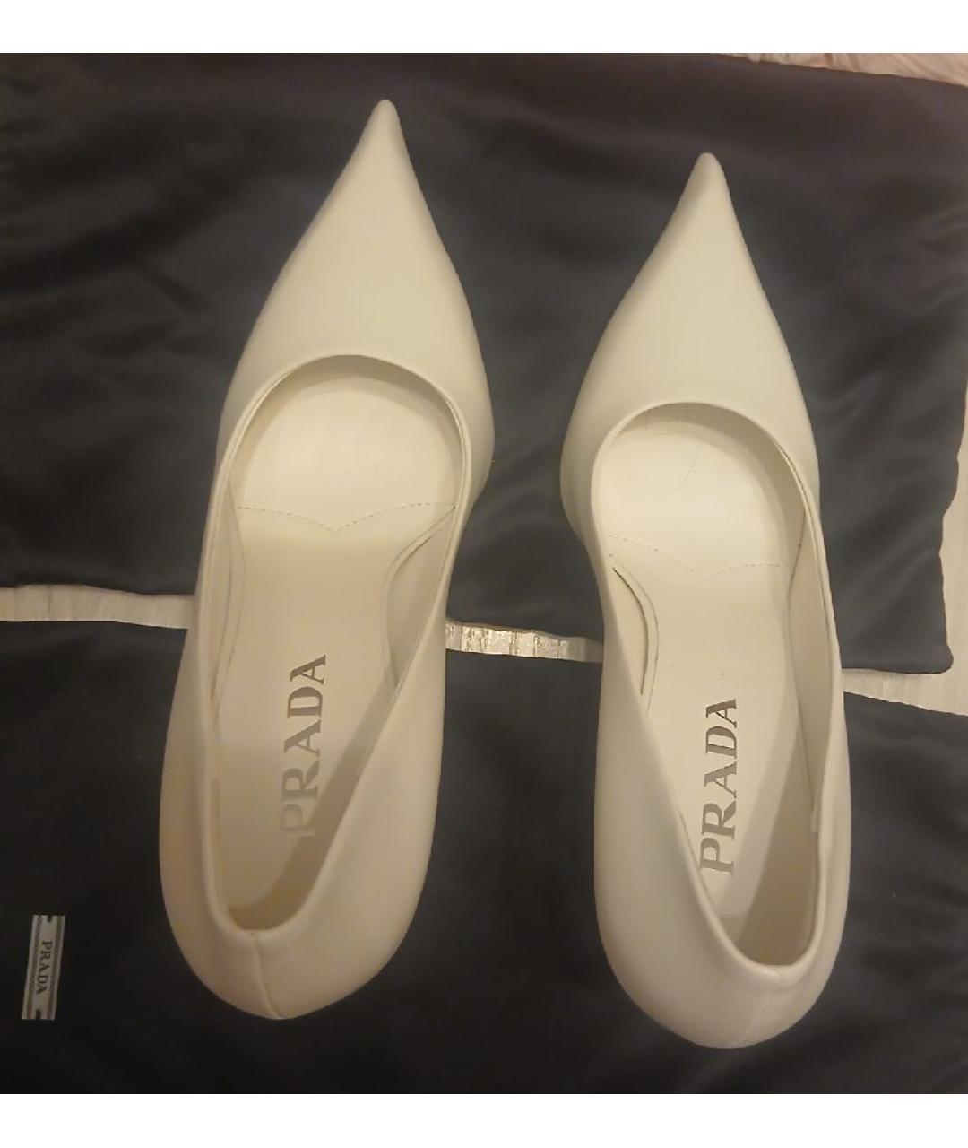 PRADA Белые кожаные лодочки на низком каблуке, фото 3