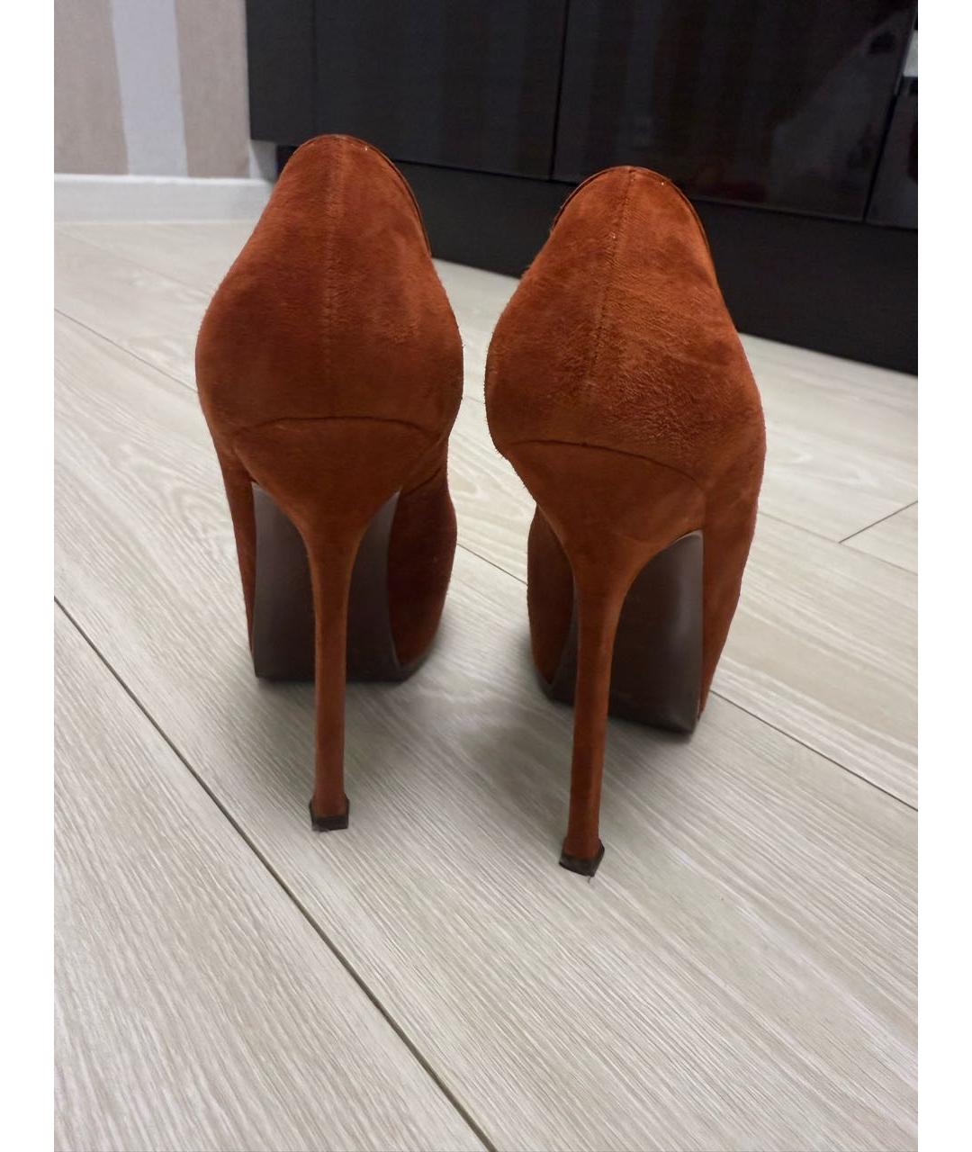 SAINT LAURENT Оранжевое замшевые туфли, фото 5