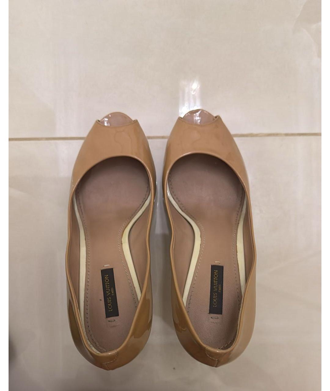 LOUIS VUITTON Бежевые туфли из лакированной кожи, фото 3