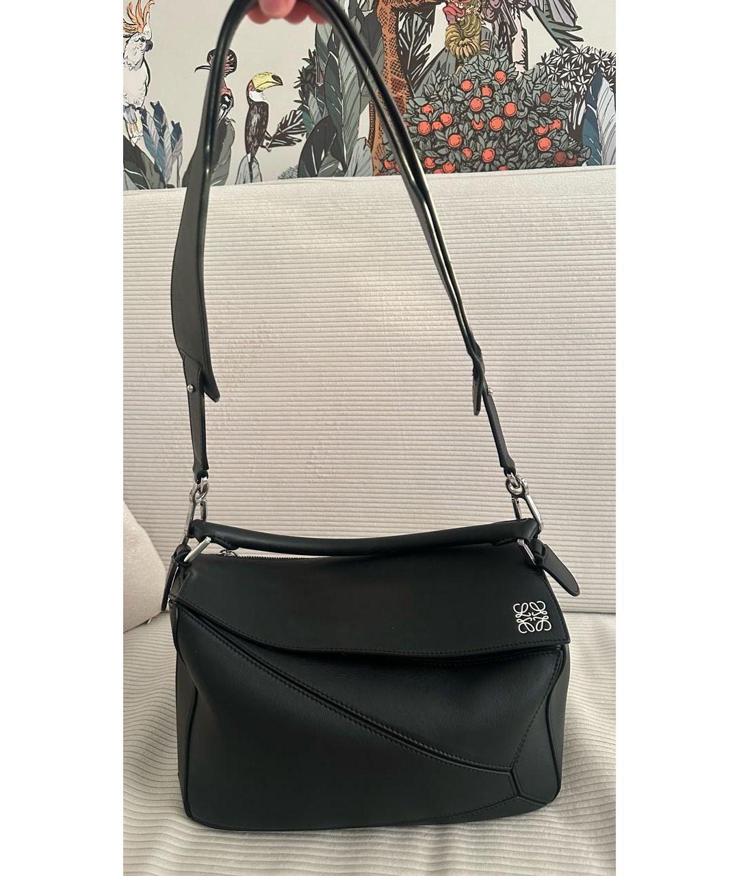 LOEWE Черная сумка с короткими ручками из лакированной кожи, фото 3