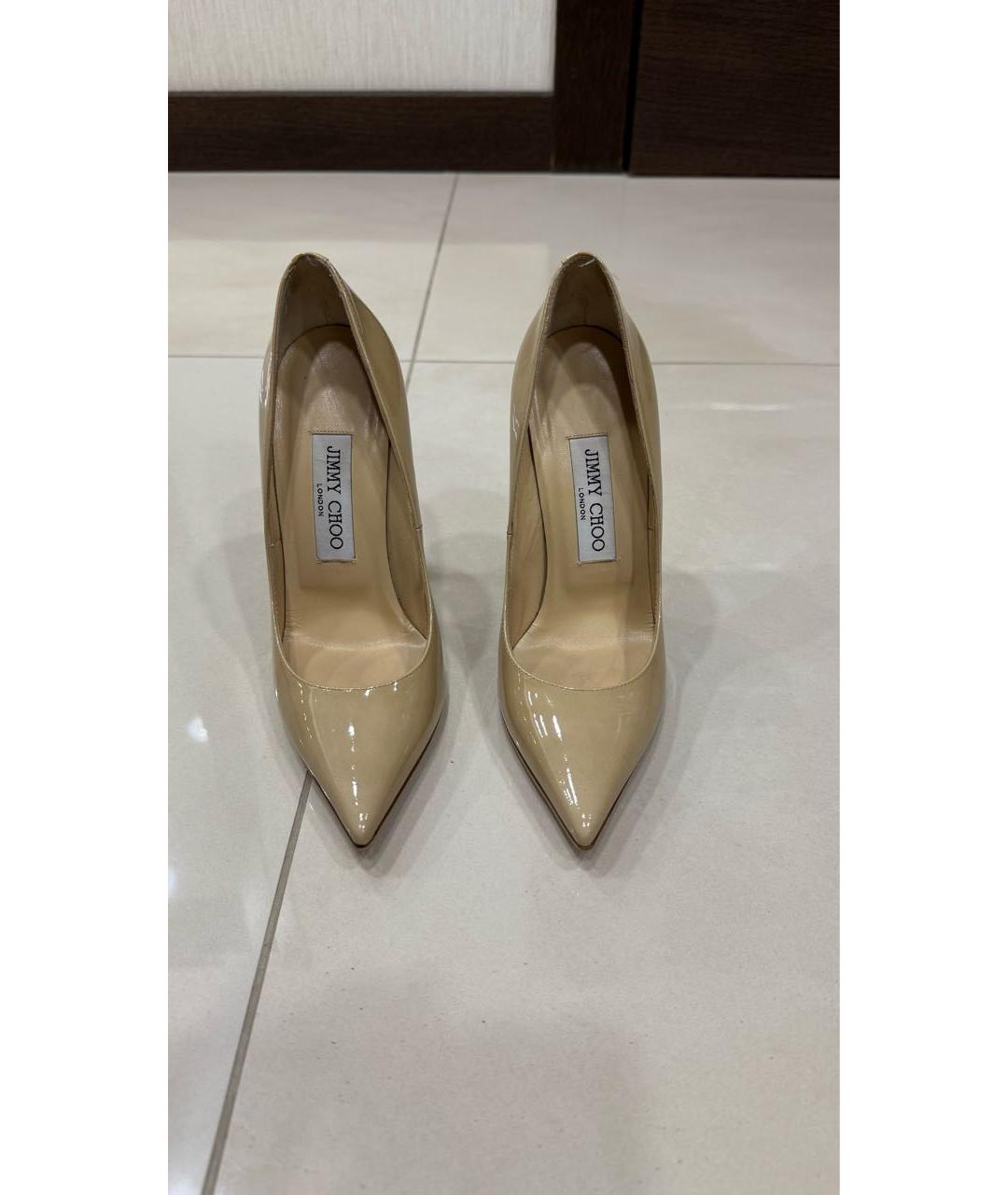 JIMMY CHOO Бежевые туфли из лакированной кожи, фото 2