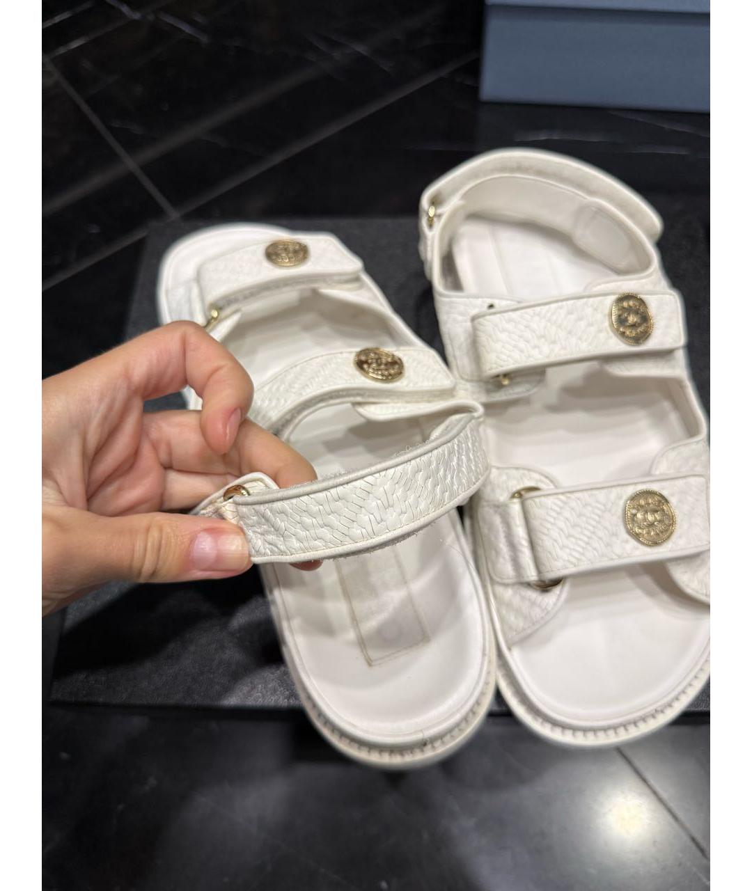 CHANEL Белые кожаные сандалии, фото 7