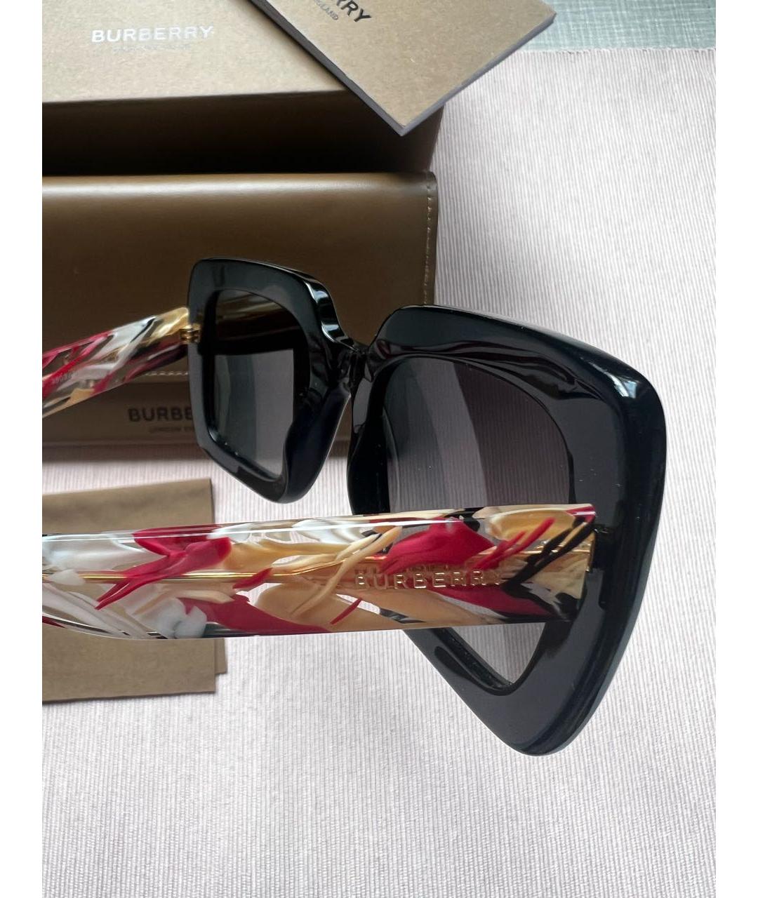 BURBERRY Черные пластиковые солнцезащитные очки, фото 2