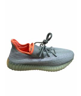 YEEZY Низкие кроссовки / кеды