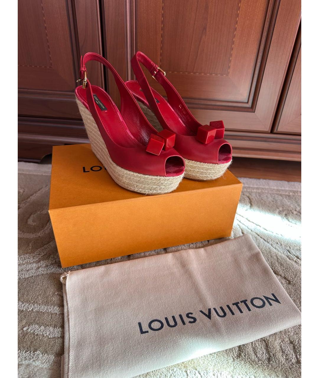 LOUIS VUITTON Красные кожаные босоножки, фото 5