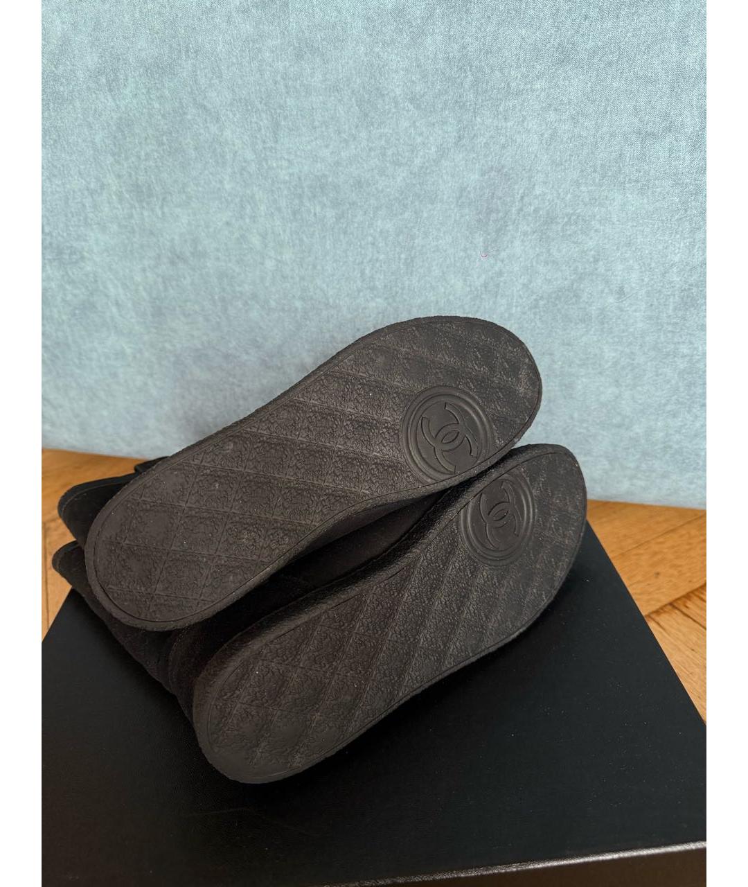 CHANEL Черные замшевые сапоги, фото 5