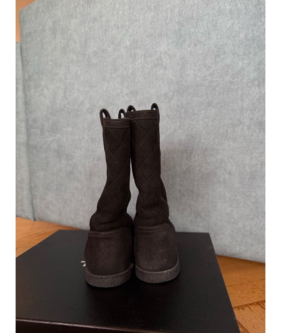 CHANEL Черные замшевые сапоги, фото 4