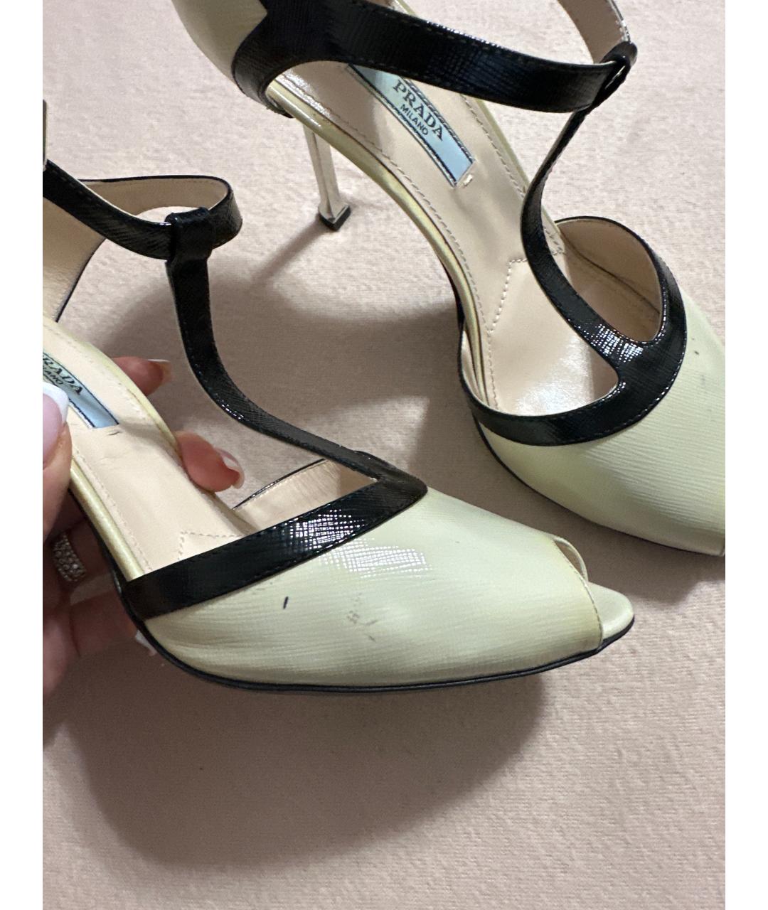 PRADA Бежевые босоножки из лакированной кожи, фото 7