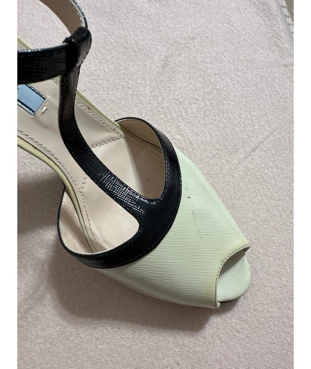 PRADA Бежевые босоножки из лакированной кожи, фото 6