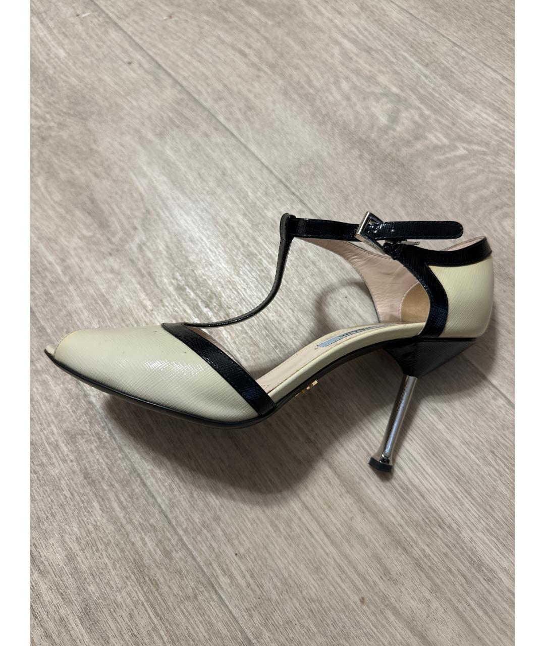 PRADA Бежевые босоножки из лакированной кожи, фото 8