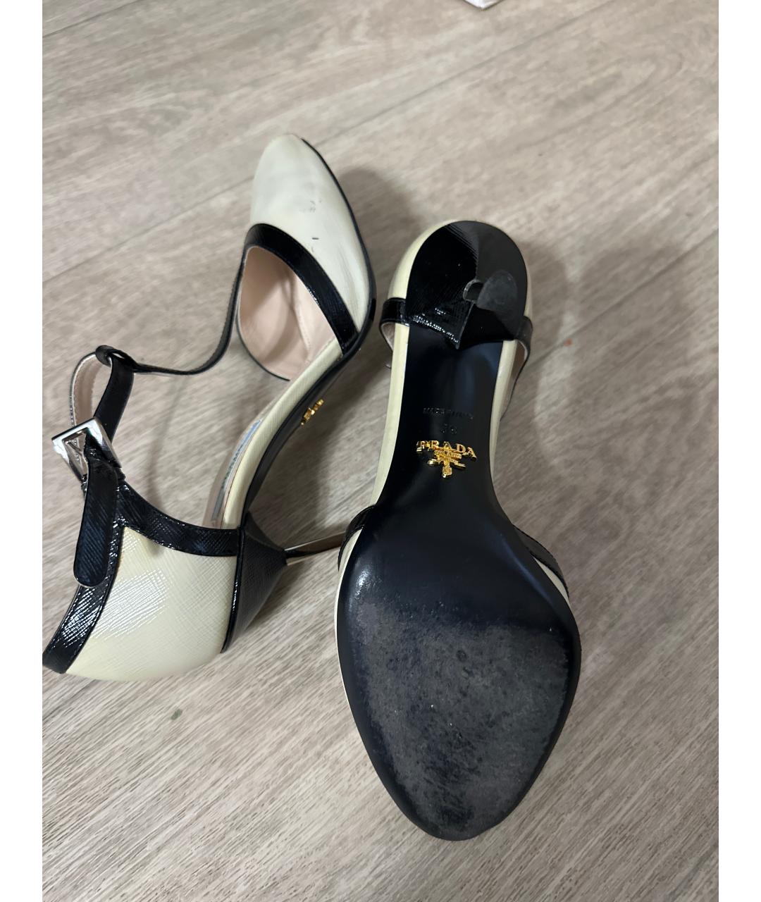 PRADA Бежевые босоножки из лакированной кожи, фото 5