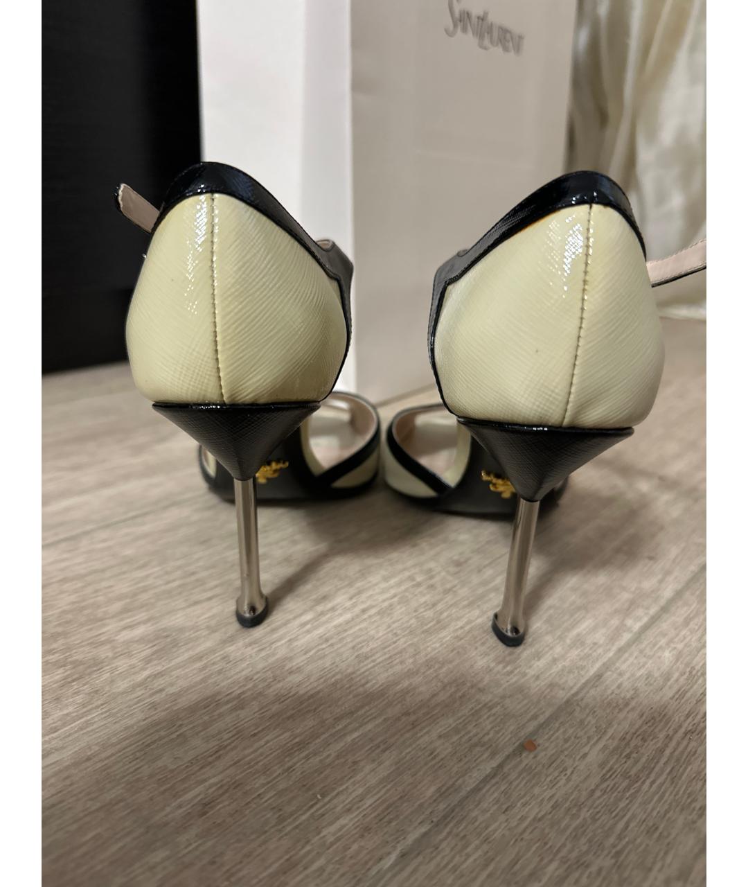 PRADA Бежевые босоножки из лакированной кожи, фото 4