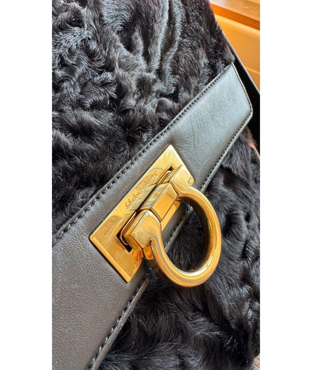 FERRAGAMO Черная меховая сумка с короткими ручками, фото 6