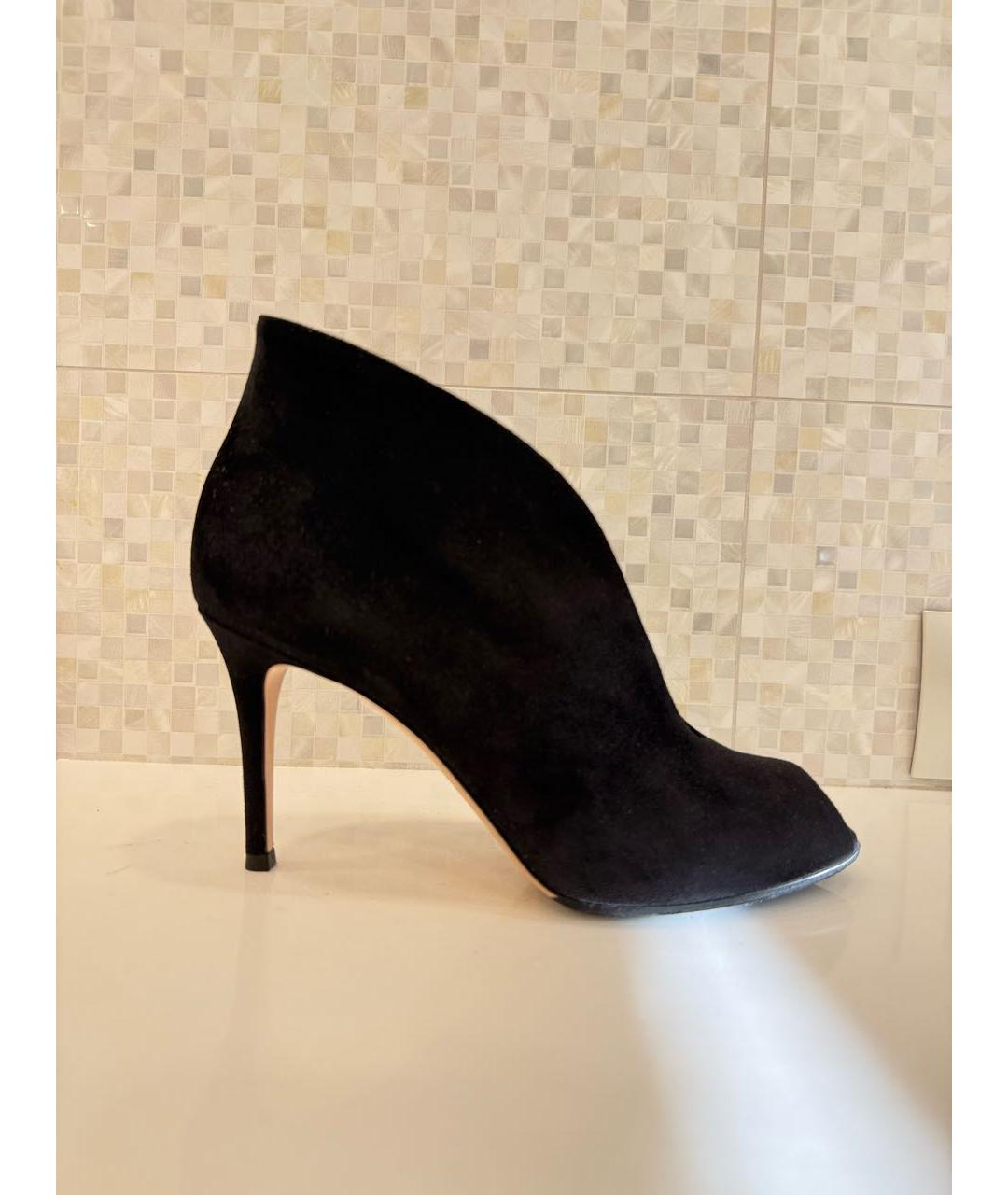 GIANVITO ROSSI Черные замшевые ботильоны, фото 9