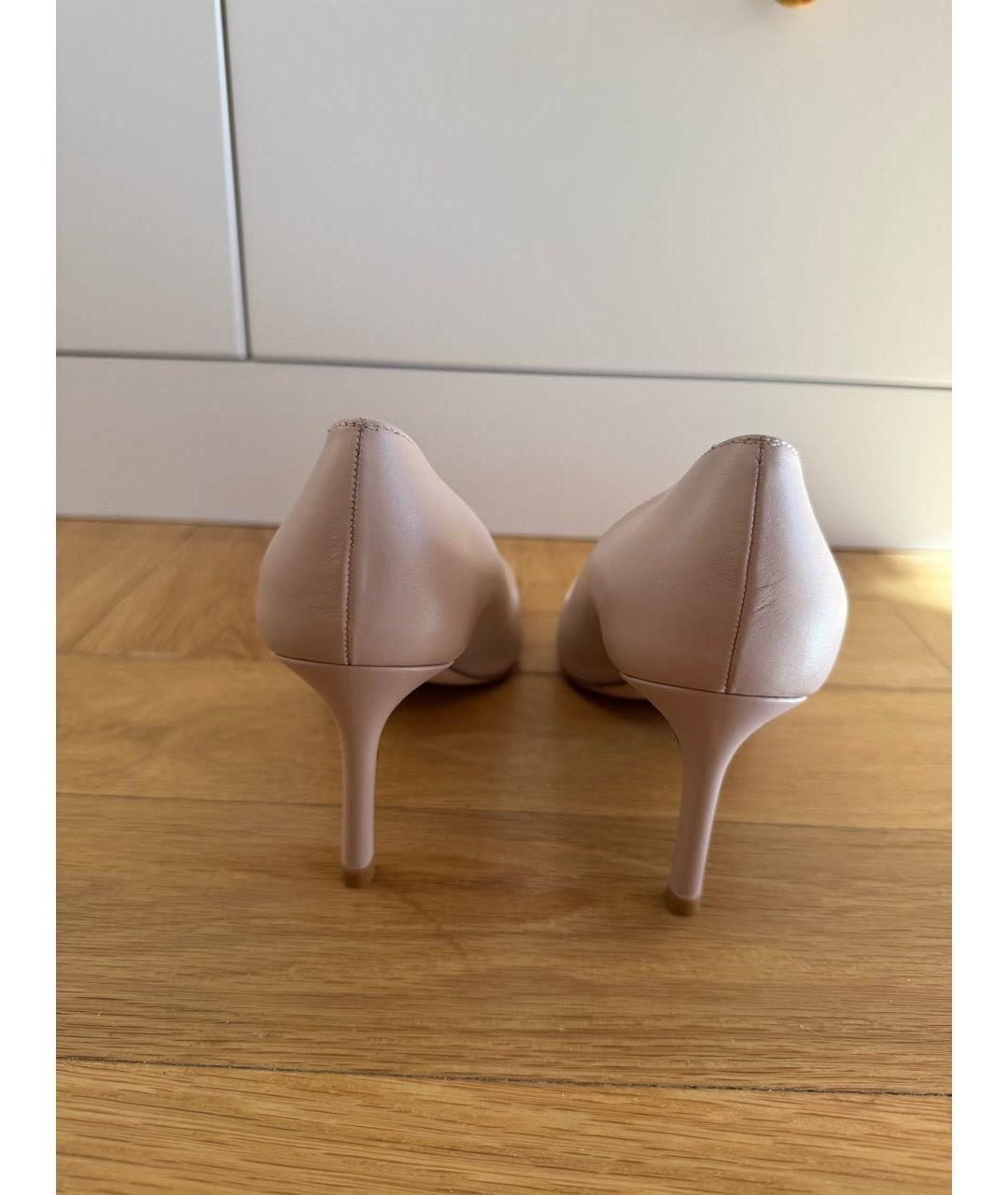 STUART WEITZMAN Бежевые кожаные лодочки на низком каблуке, фото 3