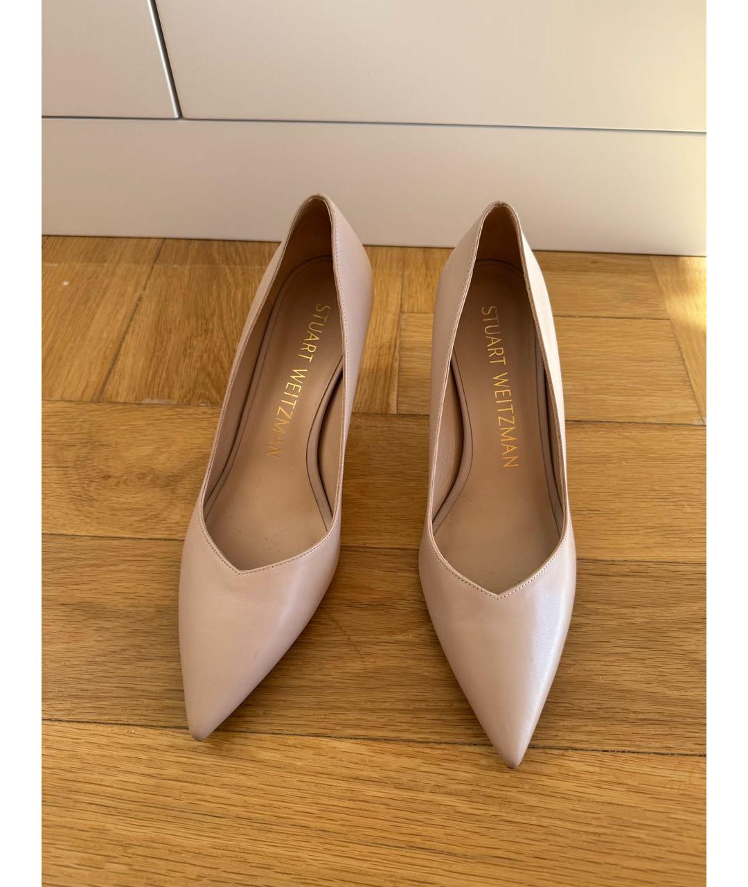 STUART WEITZMAN Бежевые кожаные лодочки на низком каблуке, фото 2