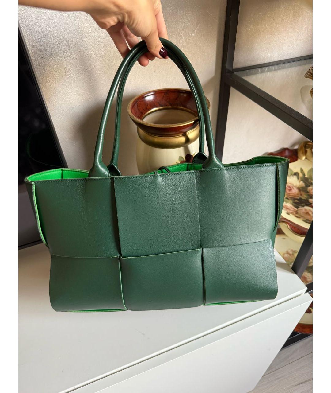 BOTTEGA VENETA Зеленая кожаная сумка тоут, фото 2