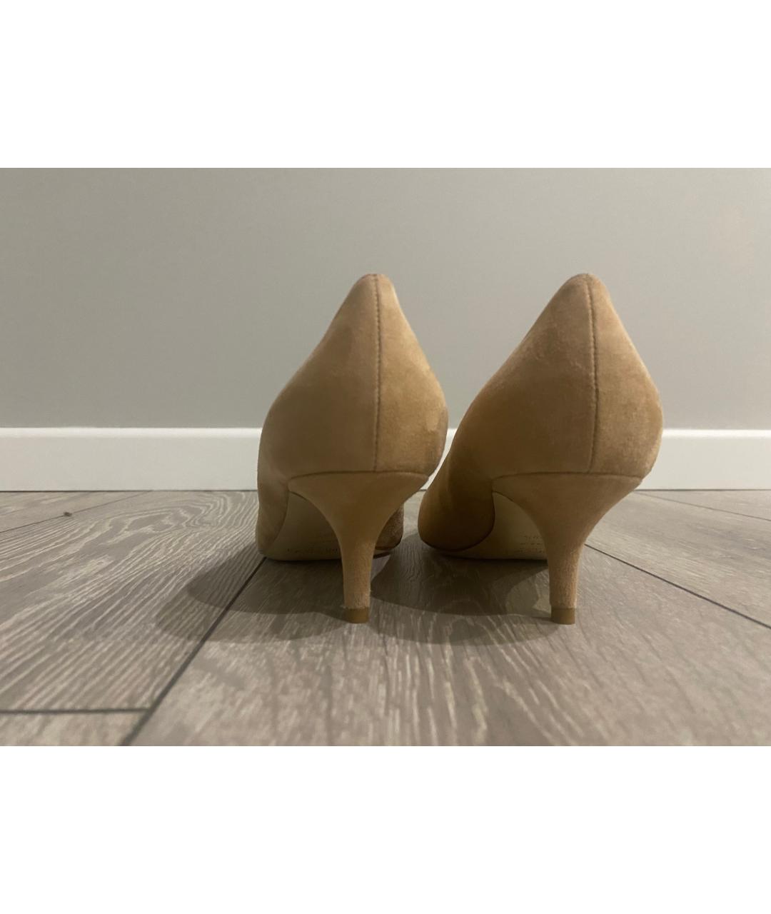JIMMY CHOO Бежевые замшевые лодочки на низком каблуке, фото 4