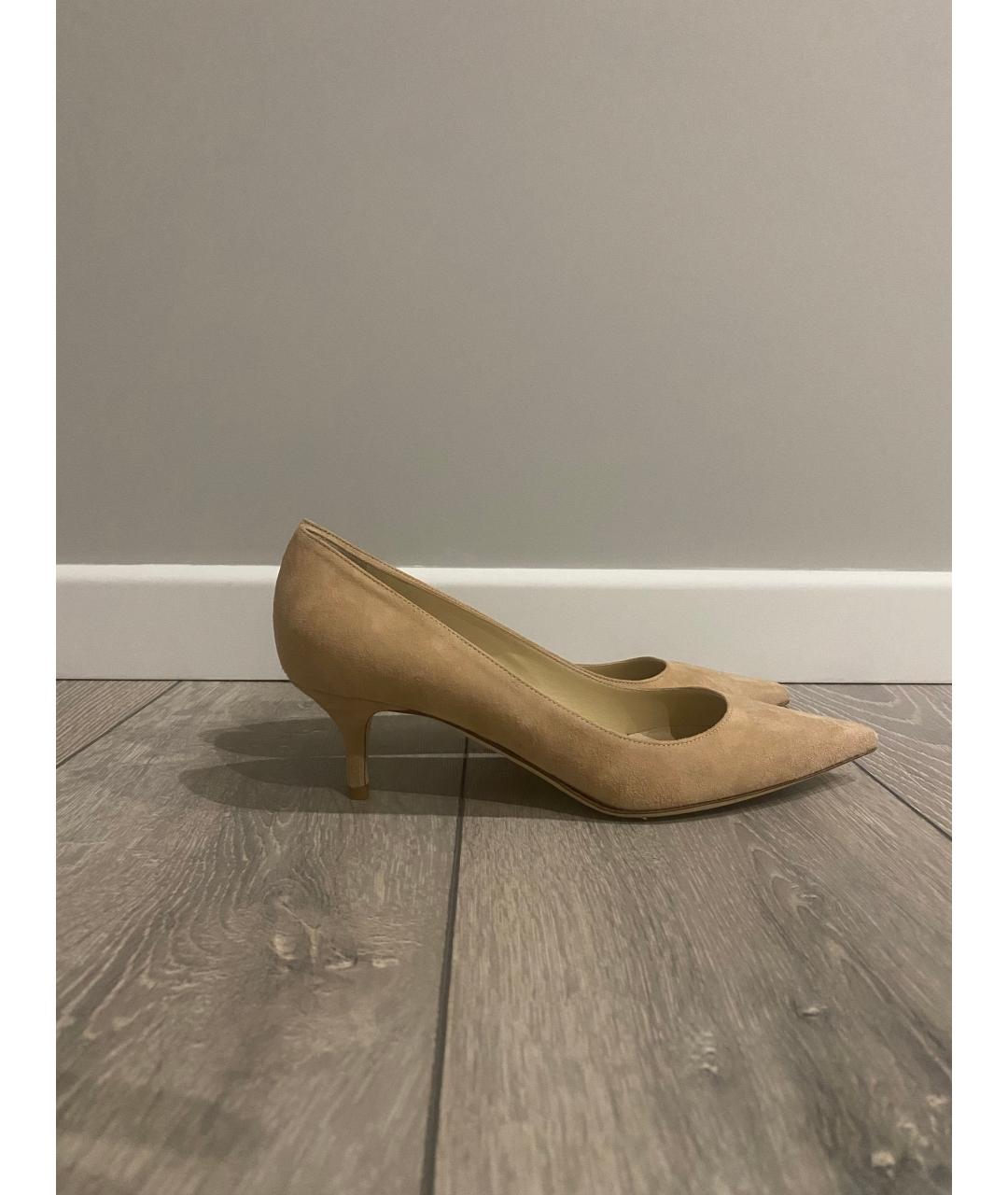 JIMMY CHOO Бежевые замшевые лодочки на низком каблуке, фото 8