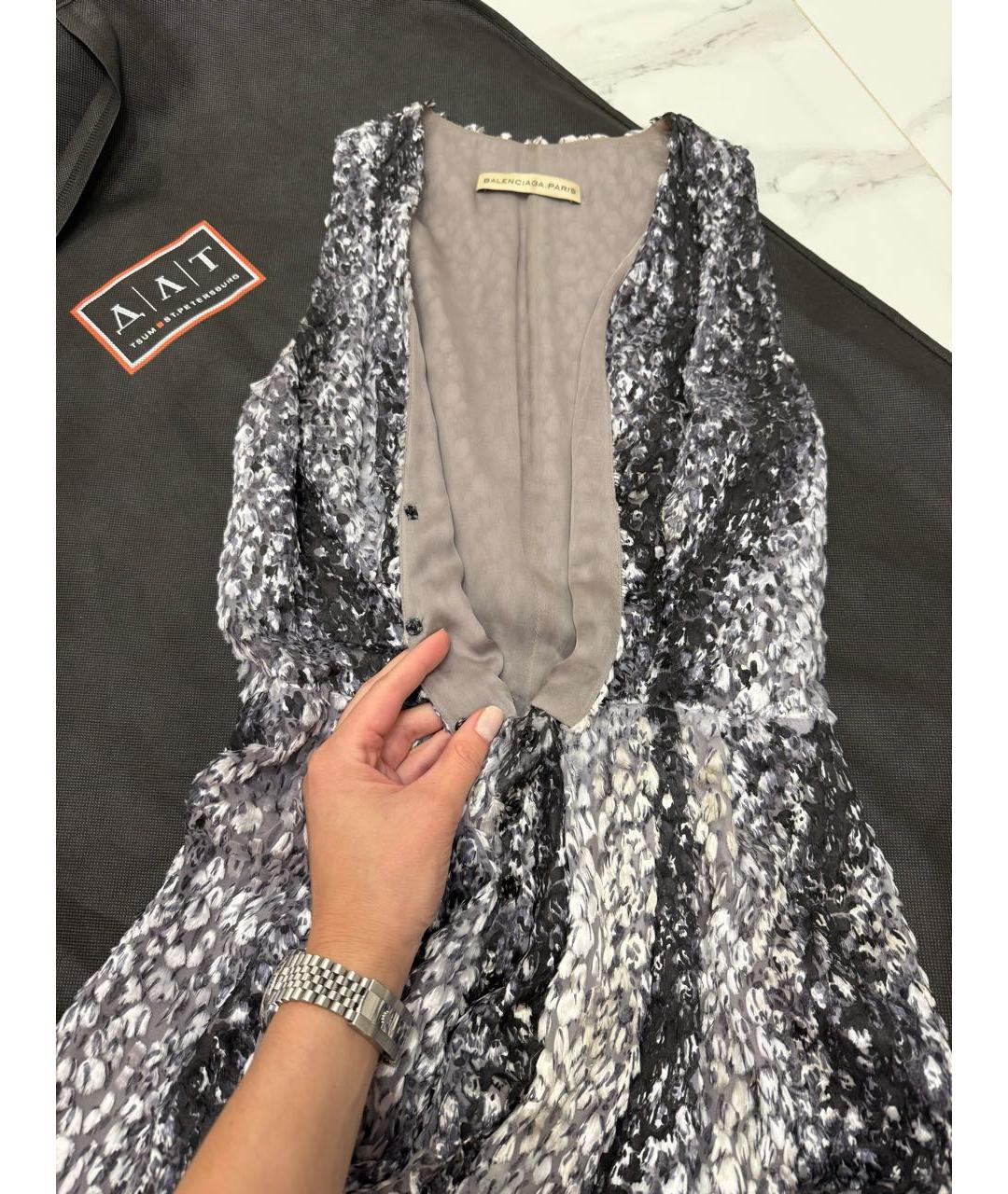 BALENCIAGA Серое шелковое коктейльное платье, фото 6