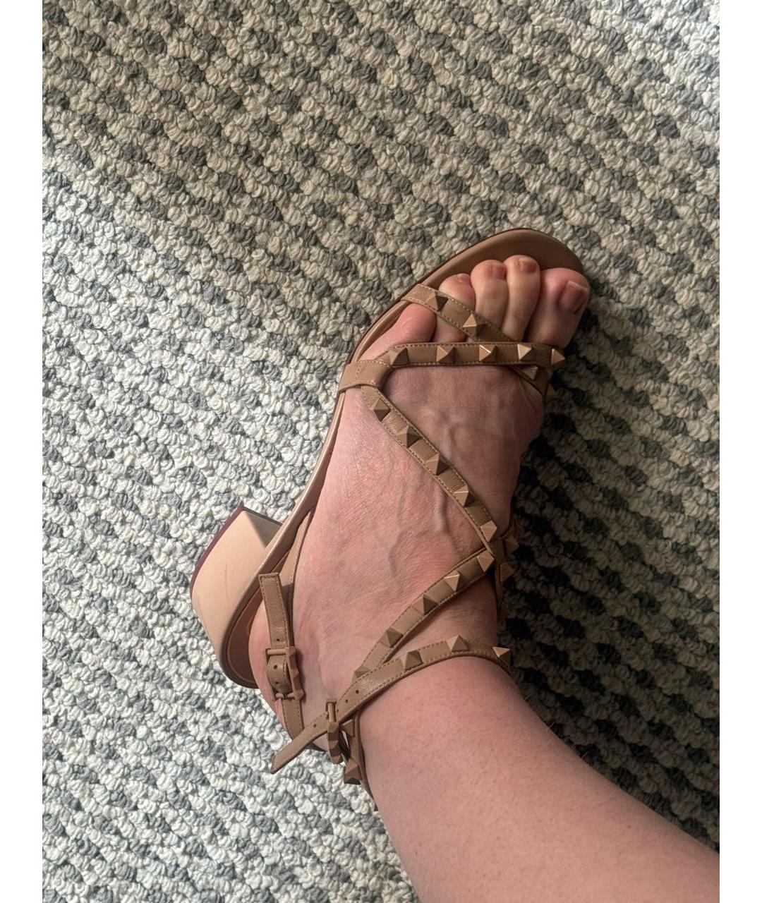 VALENTINO Бежевые кожаные босоножки, фото 7