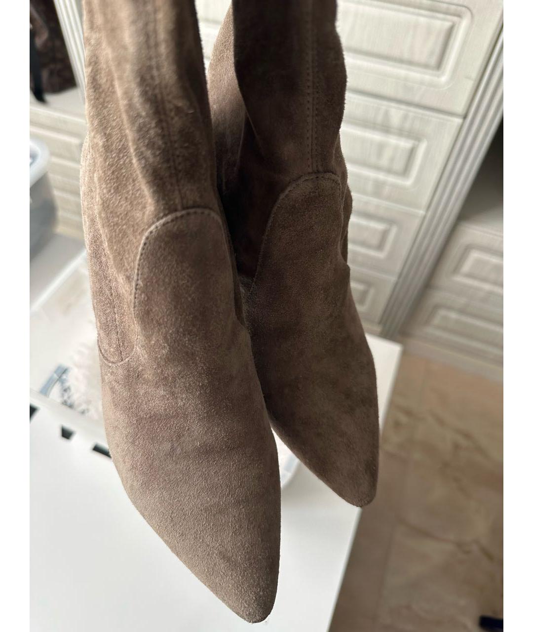 STUART WEITZMAN Коричневые замшевые ботфорты, фото 3