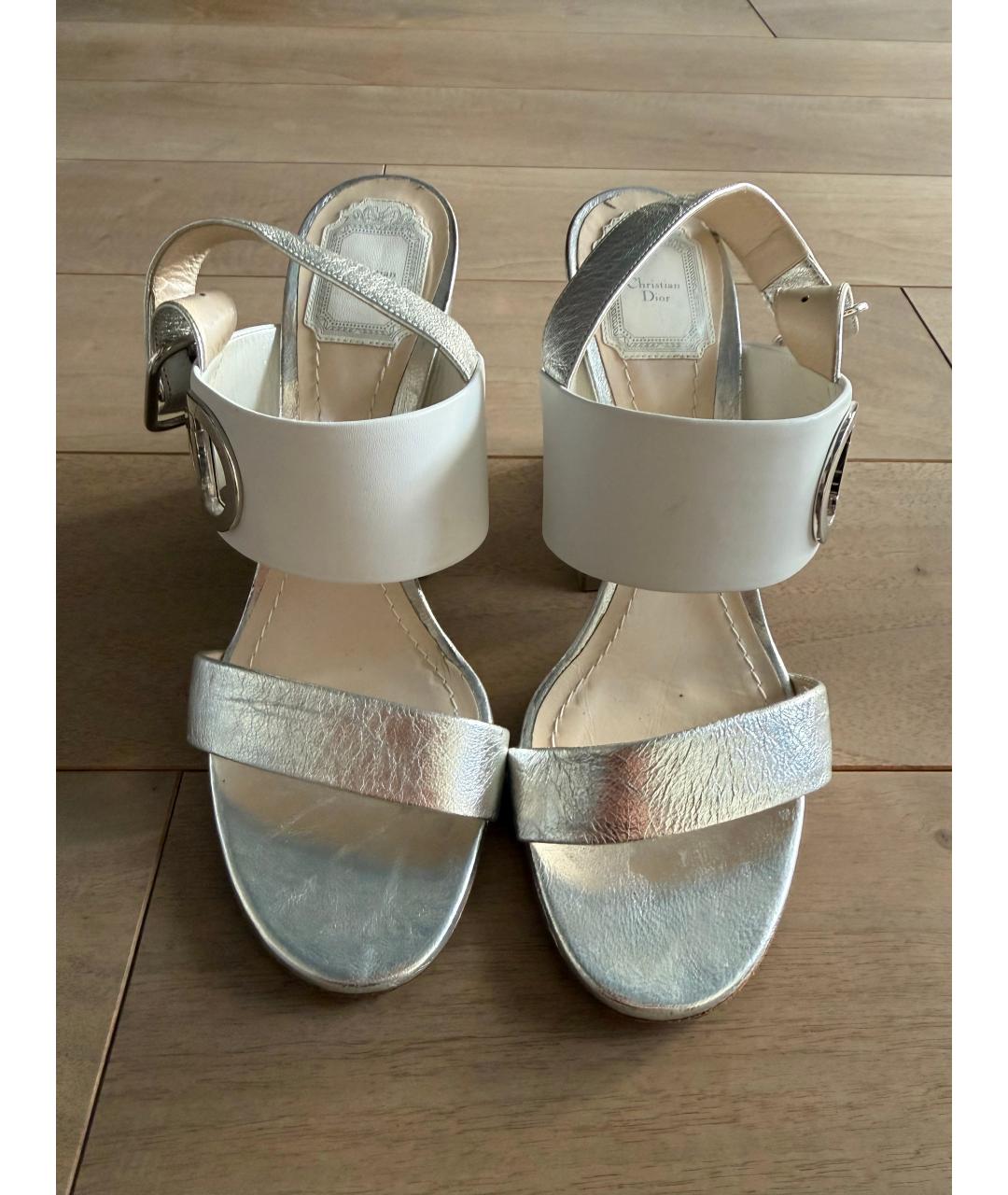 CHRISTIAN DIOR Белые кожаные босоножки, фото 2