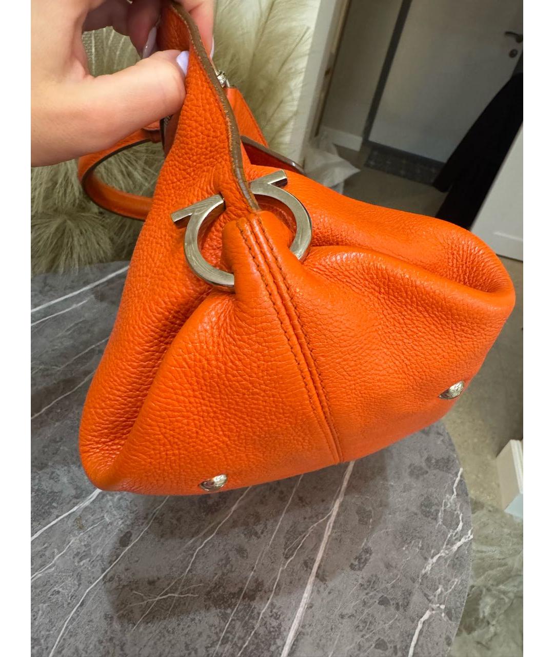 FERRAGAMO Оранжевая кожаная сумка через плечо, фото 8