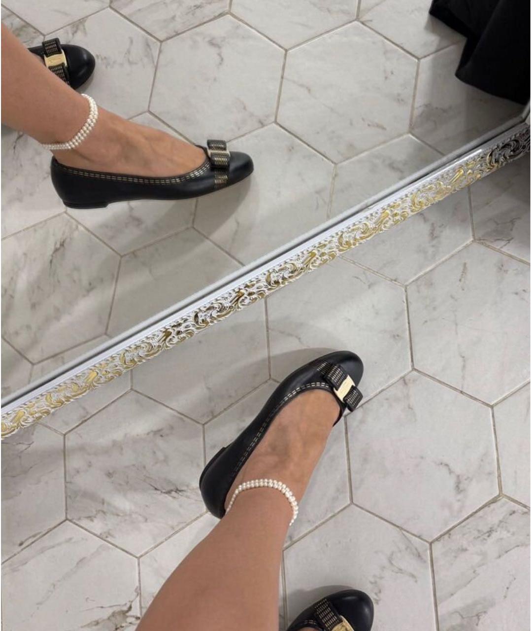 FERRAGAMO Черные кожаные балетки, фото 3