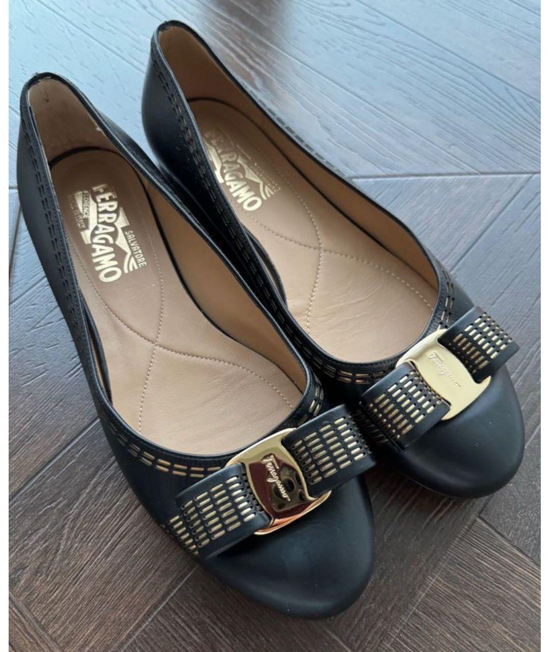 FERRAGAMO Черные кожаные балетки, фото 2
