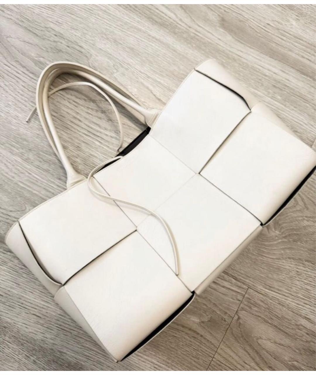 BOTTEGA VENETA Белая кожаная сумка с короткими ручками, фото 2