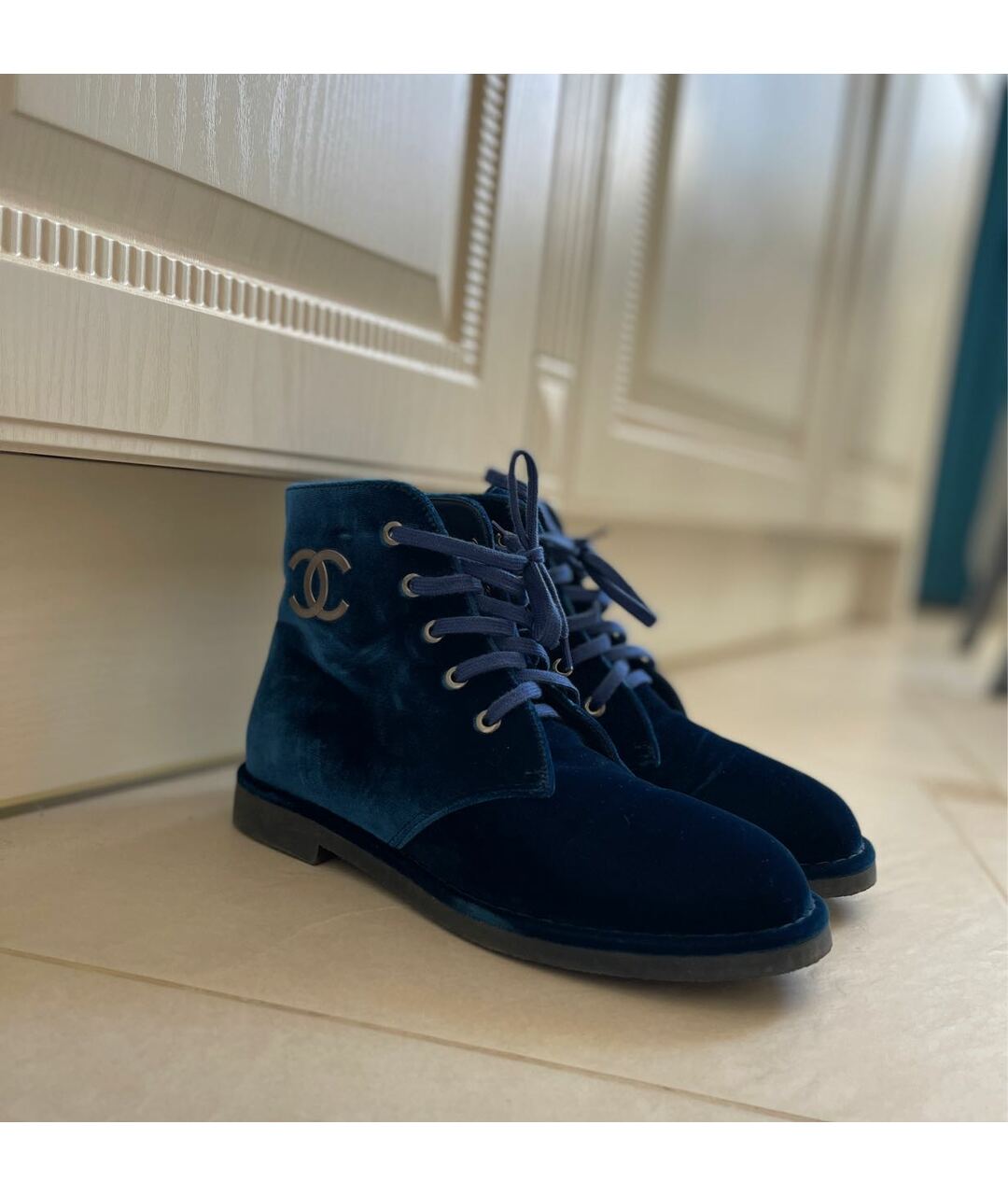 CHANEL PRE-OWNED Синие бархатные ботинки, фото 4