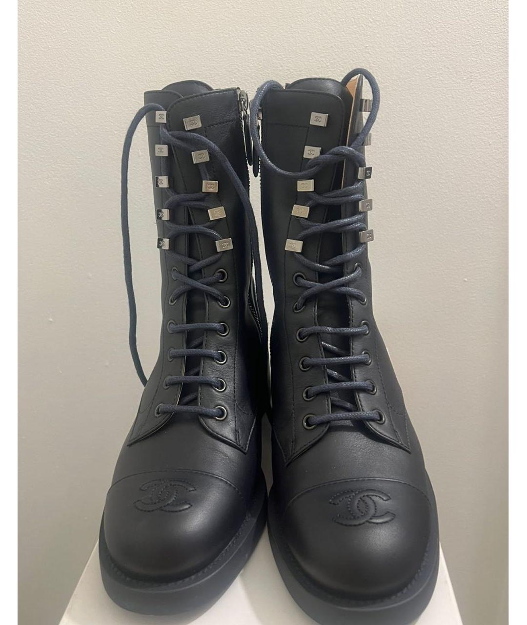 CHANEL Темно-синие кожаные сапоги, фото 2