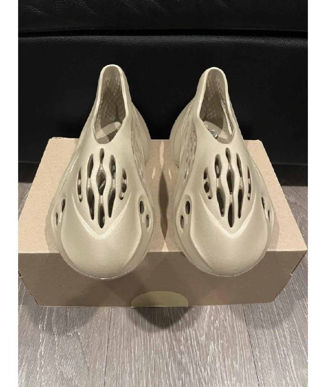 ADIDAS YEEZY Резиновые шлепанцы, фото 2