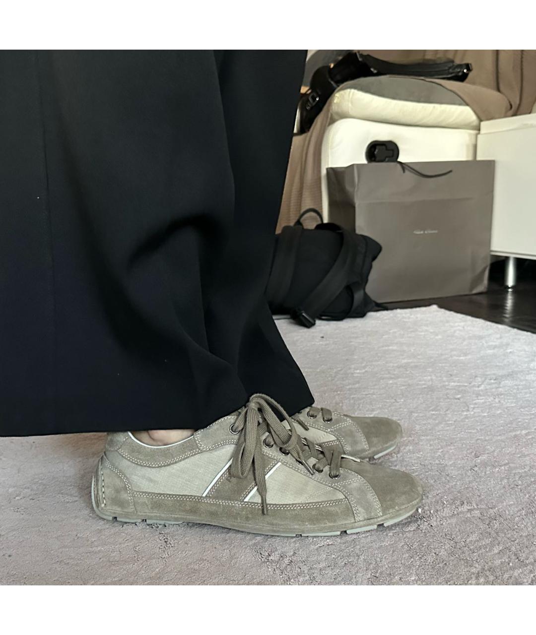 PRADA Бежевые замшевые низкие кроссовки / кеды, фото 6