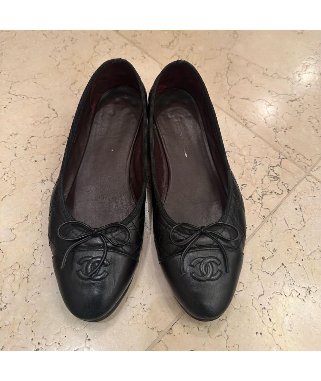 CHANEL Черные кожаные балетки, фото 2