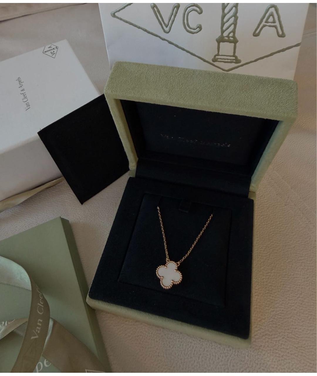 VAN CLEEF & ARPELS Белая подвеска из желтого золота, фото 3