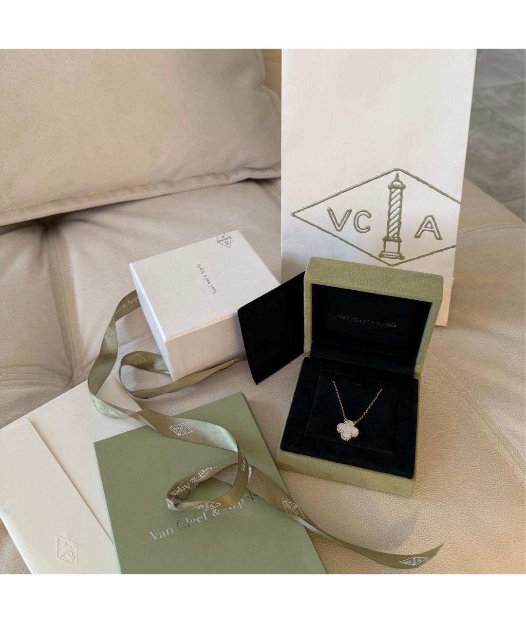 VAN CLEEF & ARPELS Белая подвеска из желтого золота, фото 4