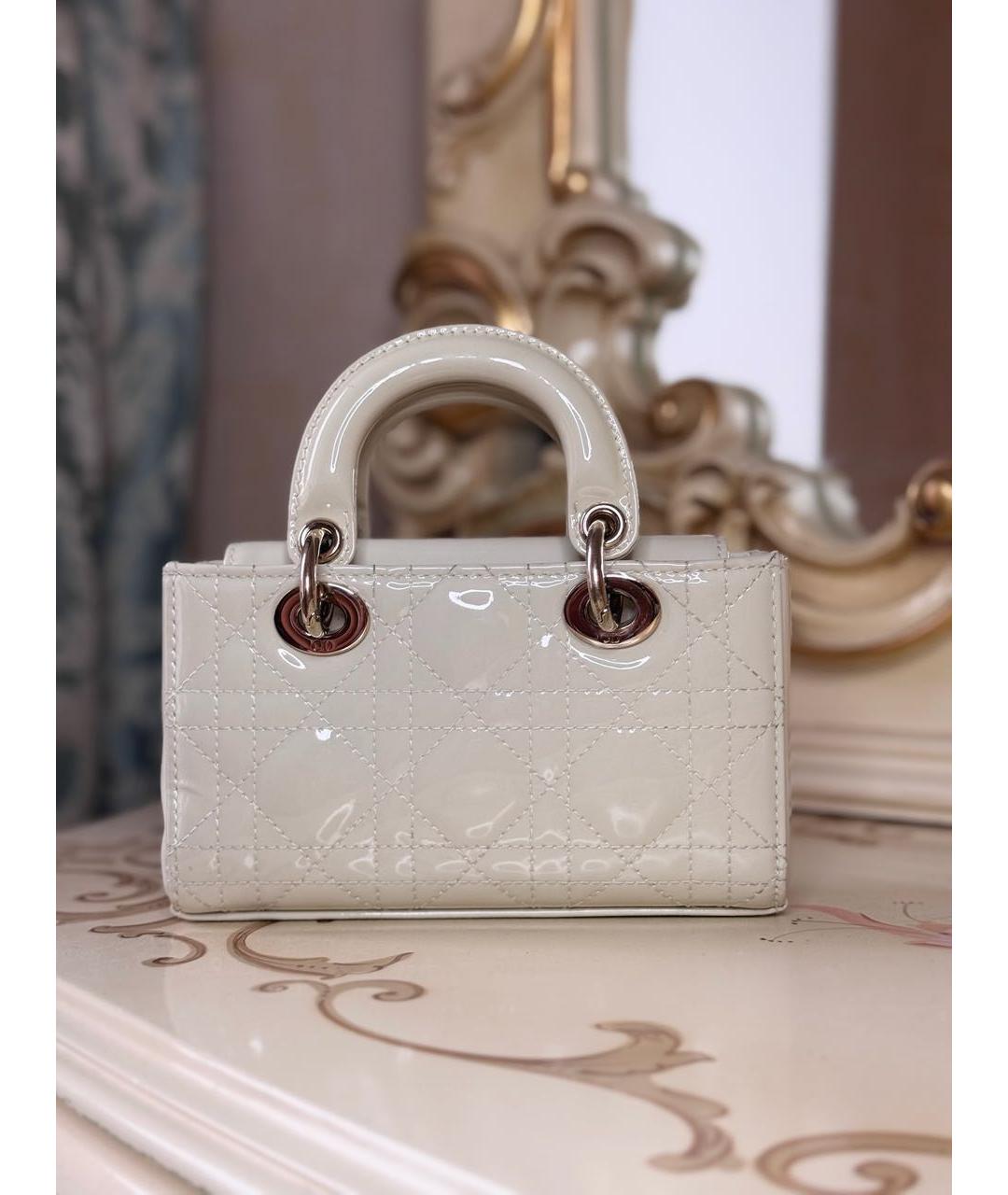 CHRISTIAN DIOR Белая сумка с короткими ручками из лакированной кожи, фото 4