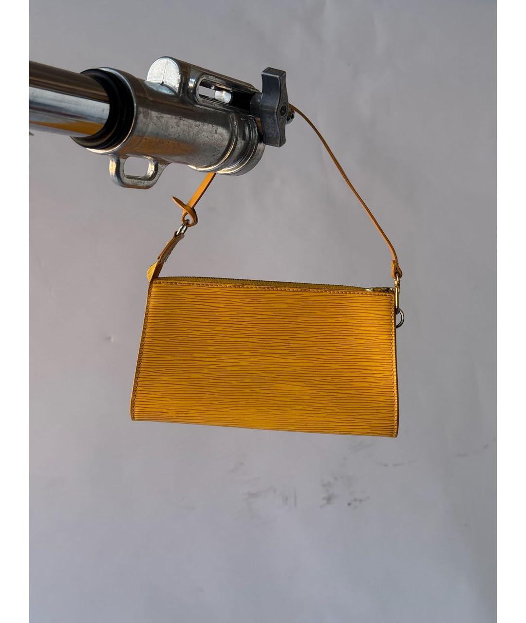 LOUIS VUITTON Желтая кожаная сумка с короткими ручками, фото 4