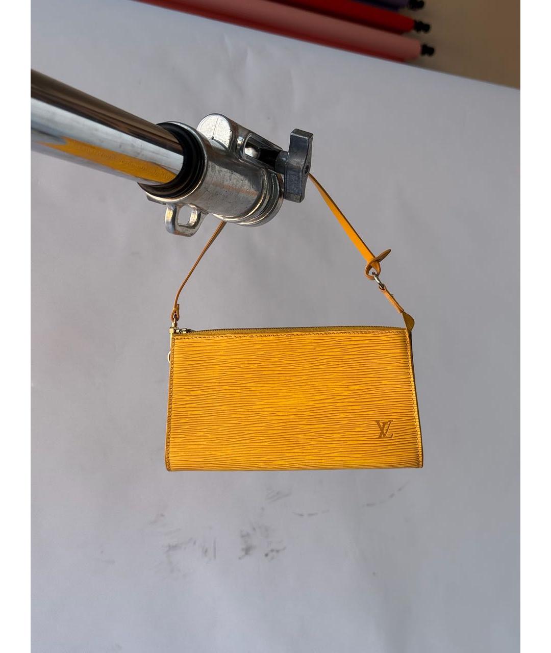 LOUIS VUITTON Желтая кожаная сумка с короткими ручками, фото 8