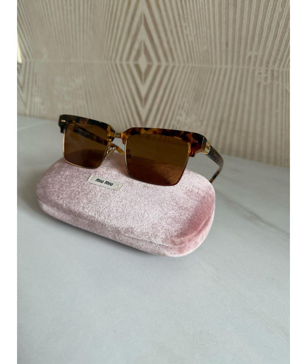 MIU MIU Коричневые пластиковые солнцезащитные очки, фото 4