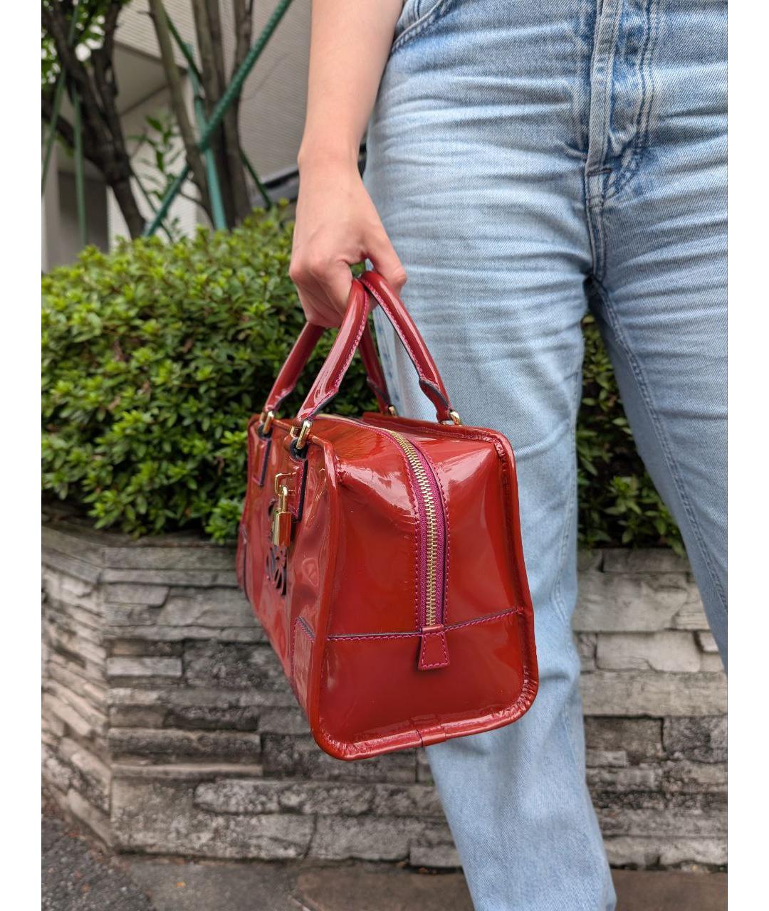 LOEWE Коралловая сумка с короткими ручками из лакированной кожи, фото 3