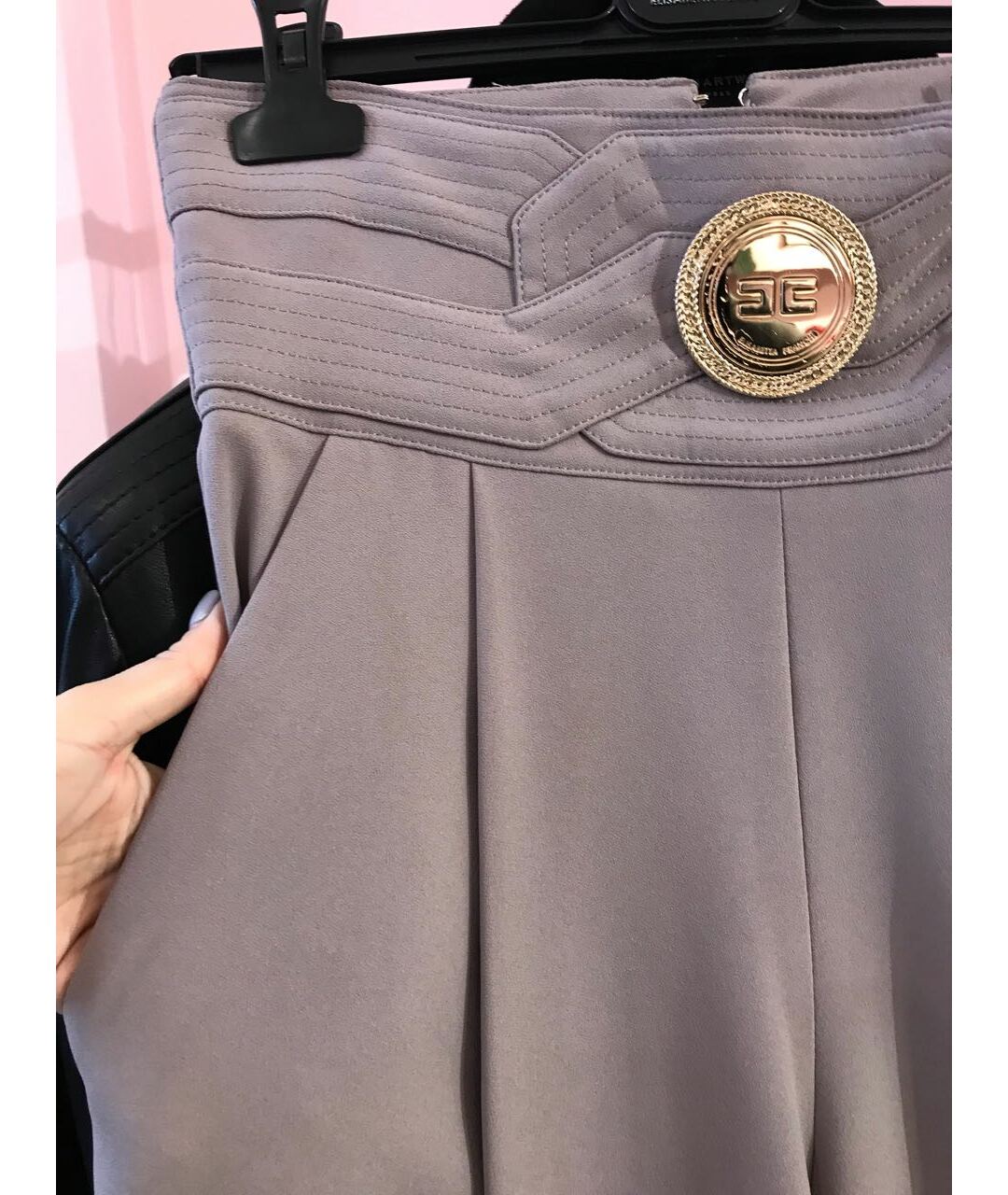 ELISABETTA FRANCHI Серые полиэстеровые прямые брюки, фото 2