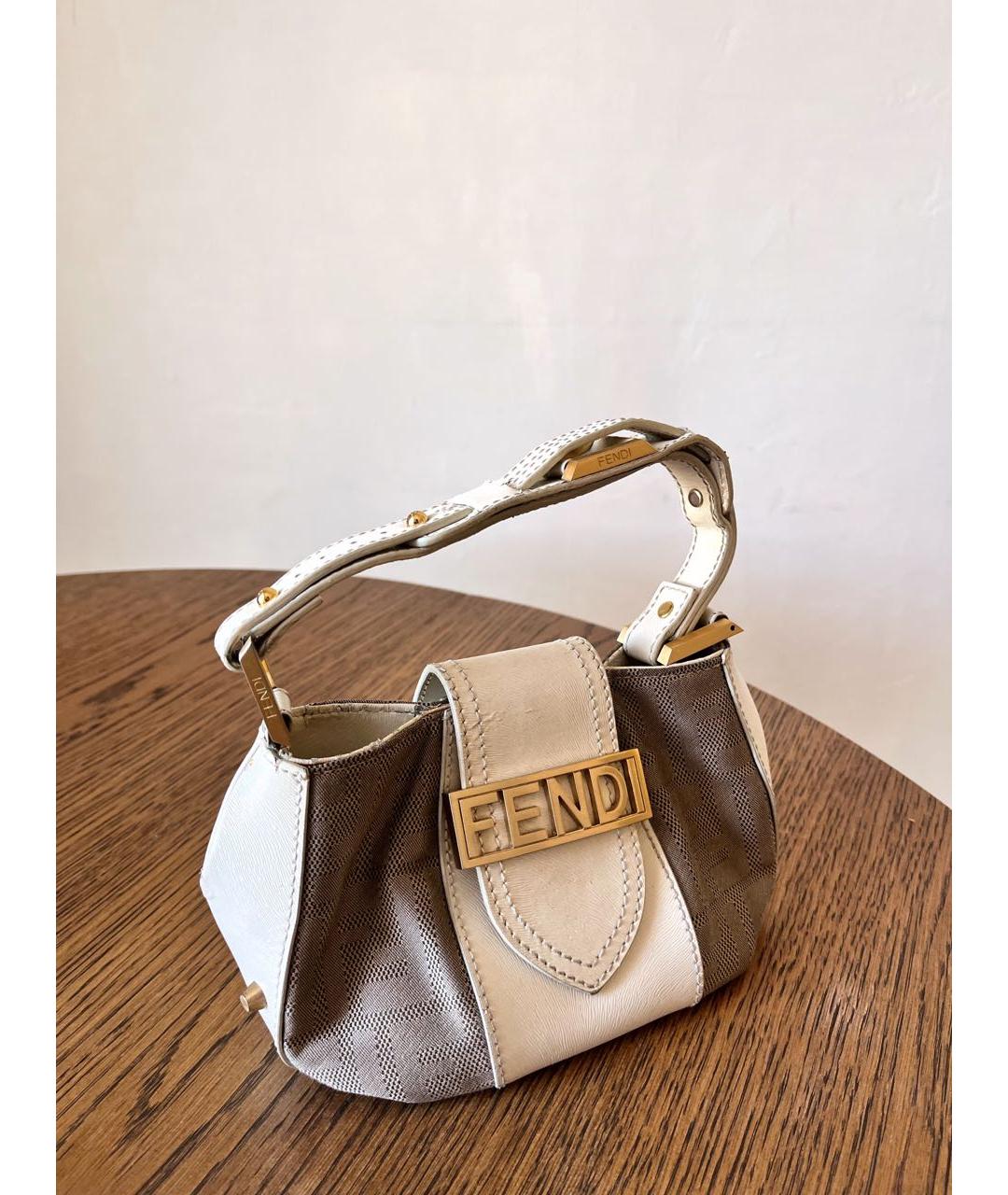 FENDI Бежевая кожаная сумка с короткими ручками, фото 4