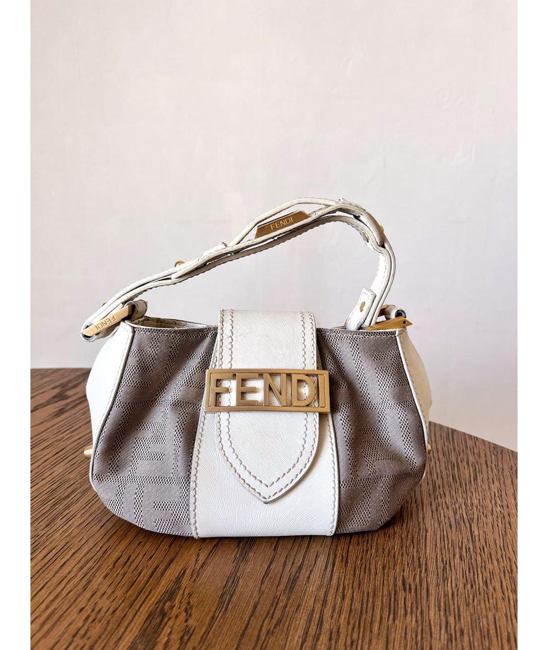 FENDI Бежевая кожаная сумка с короткими ручками, фото 9