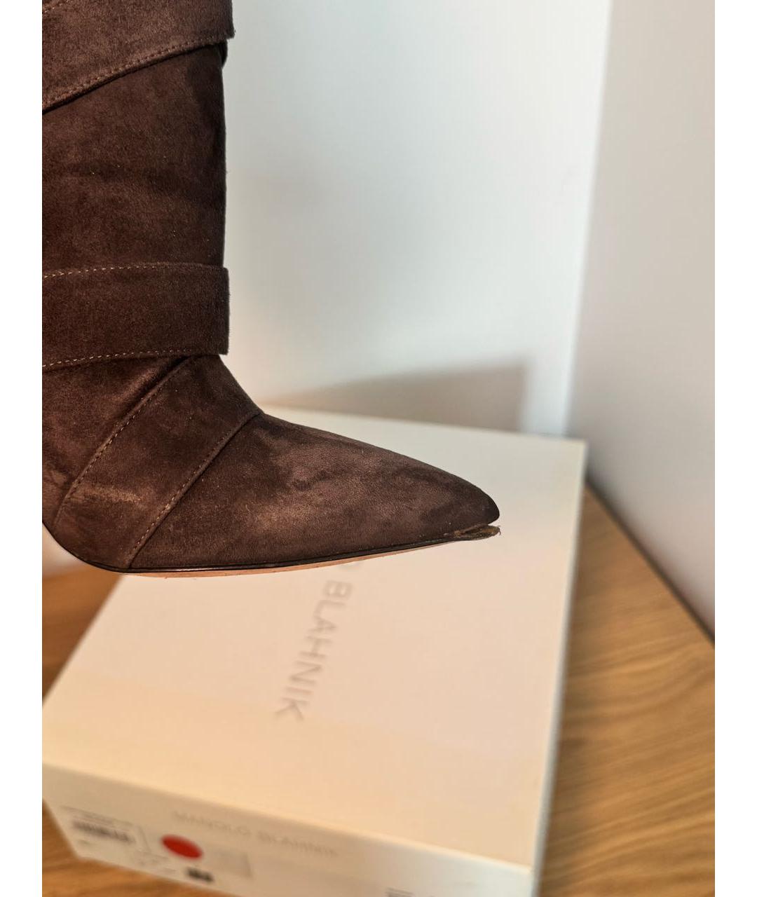 MANOLO BLAHNIK Антрацитовые замшевые ботильоны, фото 3