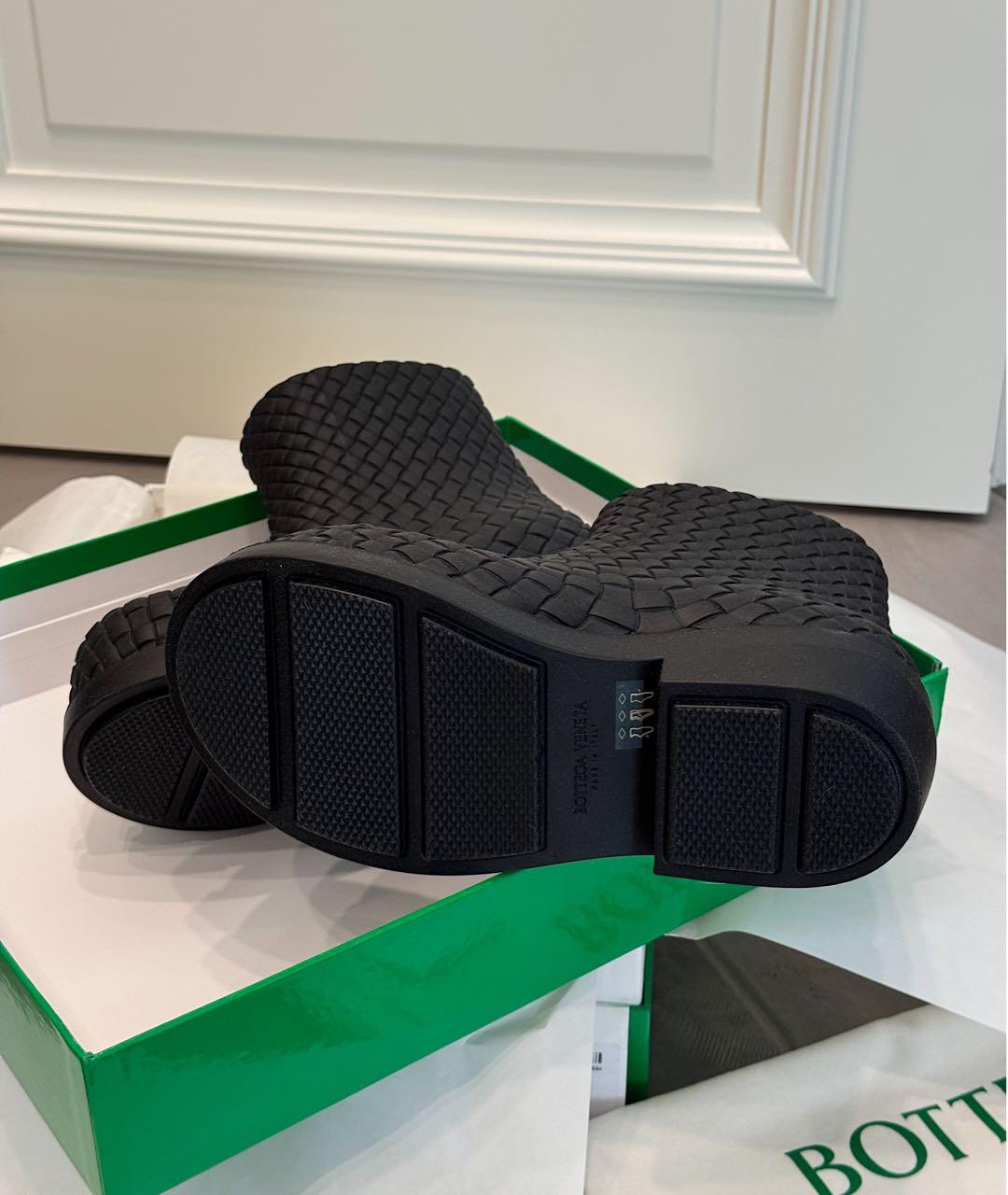 BOTTEGA VENETA Черные резиновые ботинки, фото 4
