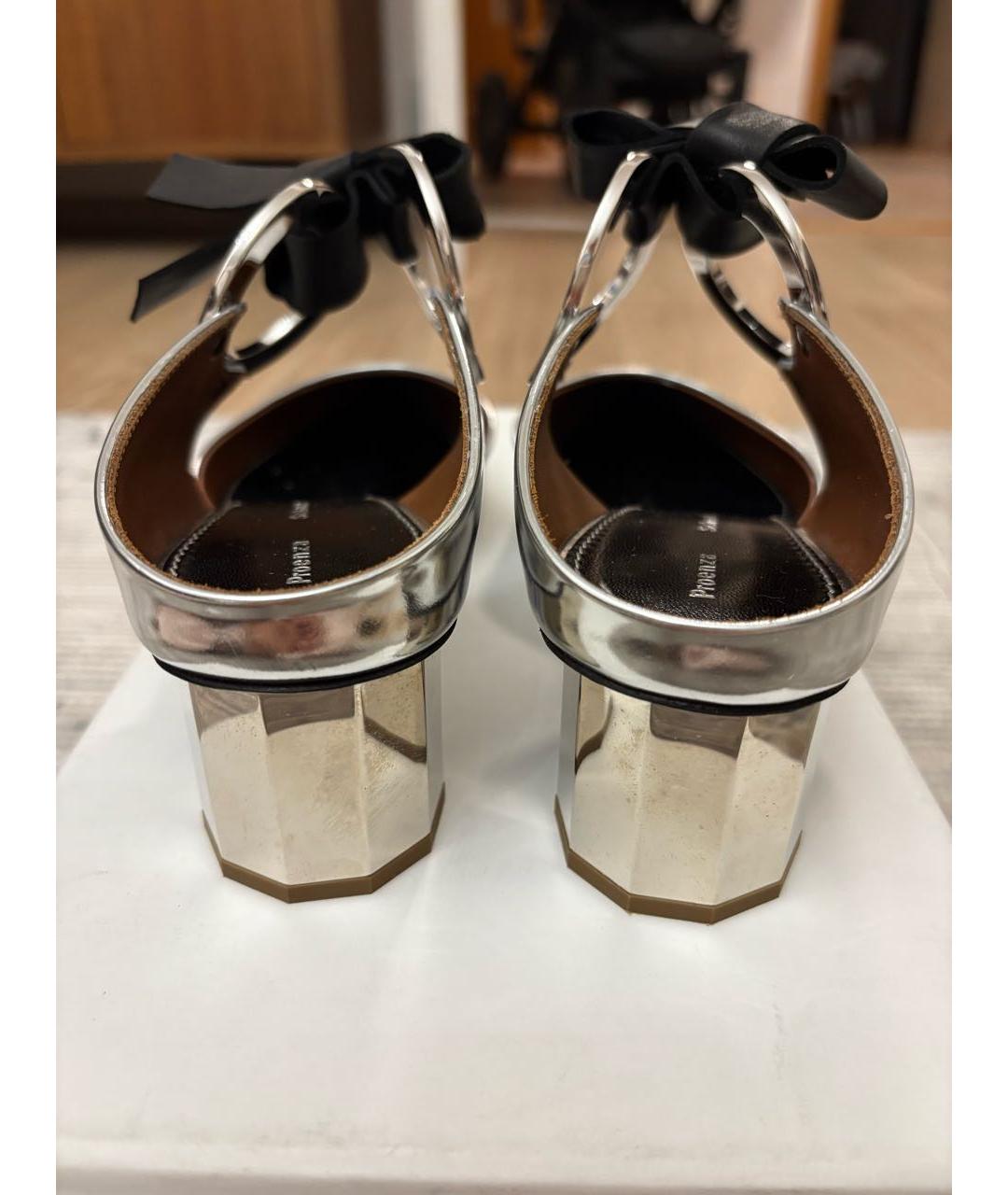 PROENZA SCHOULER Серебряные лодочки на низком каблуке из лакированной кожи, фото 4