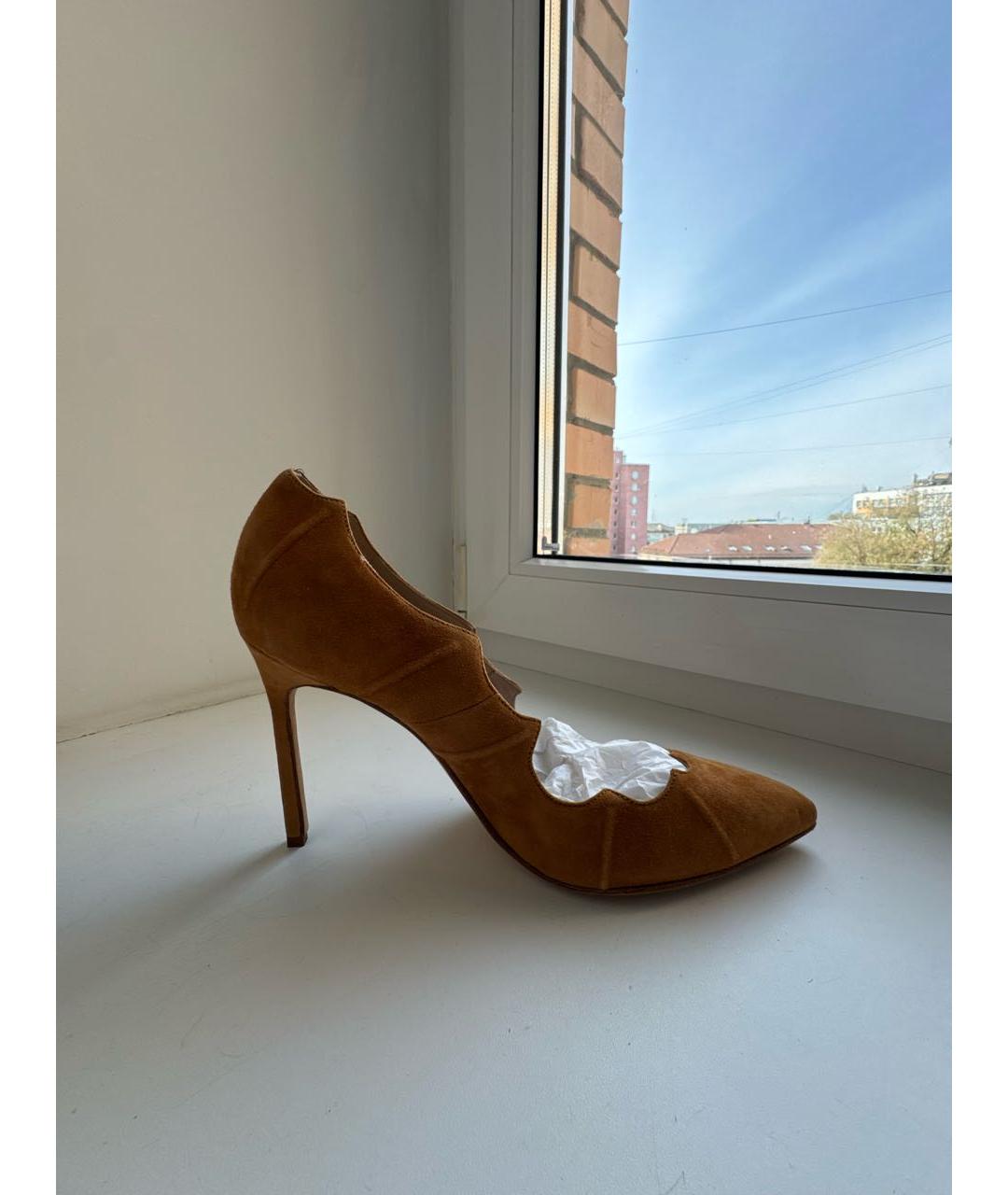 MANOLO BLAHNIK Коричневые замшевые туфли, фото 9